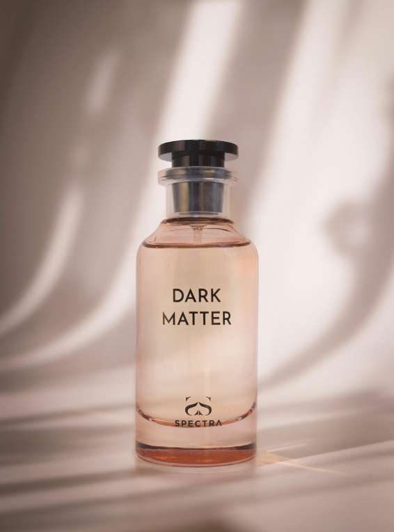 Dark Matter, perfume árabe oriental amaderado de Dubái disponible en Chile